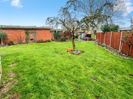 3 bedroom End of terrace house for sale in Western Way, South Ham, Basingstoke, RG22