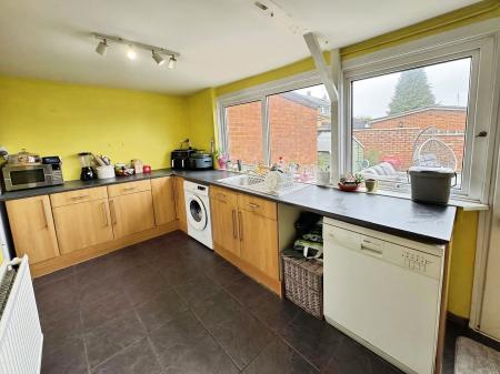 3 bedroom End of terrace house for sale in Western Way, South Ham, Basingstoke, RG22