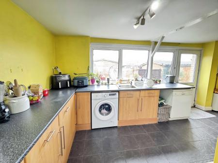 3 bedroom End of terrace house for sale in Western Way, South Ham, Basingstoke, RG22