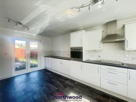 3 bedroom Semi-detached house for sale in Hainsworth Park, Hull, HU6