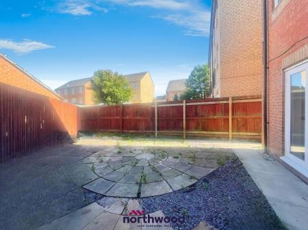 3 bedroom Semi-detached house for sale in Hainsworth Park, Hull, HU6