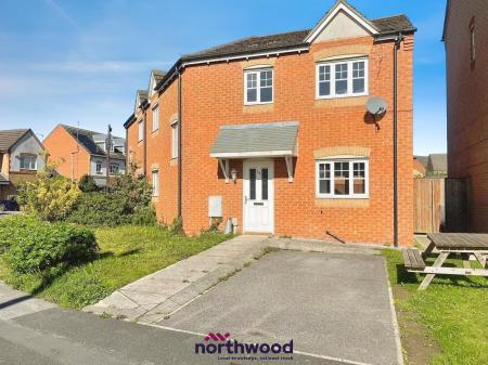3 bedroom Semi-detached house for sale in Hainsworth Park, Hull, HU6