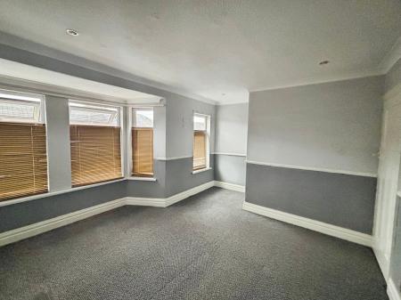 2 bedroom Terraced House for sale in Balmoral Avenue, Hull, HU6