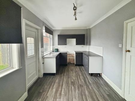 2 bedroom Terraced House for sale in Balmoral Avenue, Hull, HU6