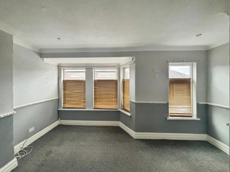 2 bedroom Terraced House for sale in Balmoral Avenue, Hull, HU6