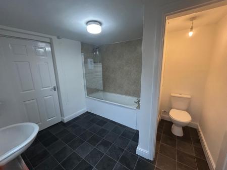 3 bedroom Terraced House to let in Newbridge Road, Hull, HU9