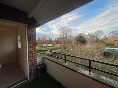 2 bedroom Flat to let in The Garth, Cottingham, Hull, HU16