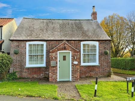 2 bedroom Character Property to let in The Green, Driffield, YO25