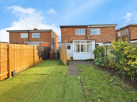 3 bedroom Semi-detached house to let in Downs Crescent, Hull, HU5