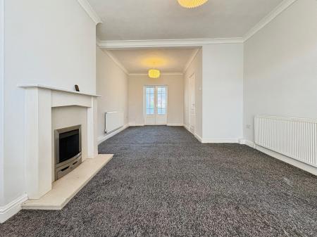 3 bedroom Semi-detached house to let in Downs Crescent, Hull, HU5