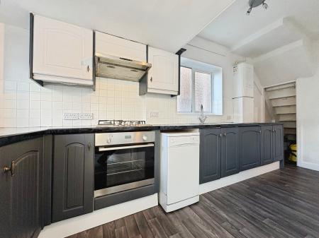 3 bedroom Semi-detached house to let in Downs Crescent, Hull, HU5