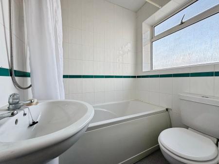 3 bedroom Semi-detached house to let in Downs Crescent, Hull, HU5