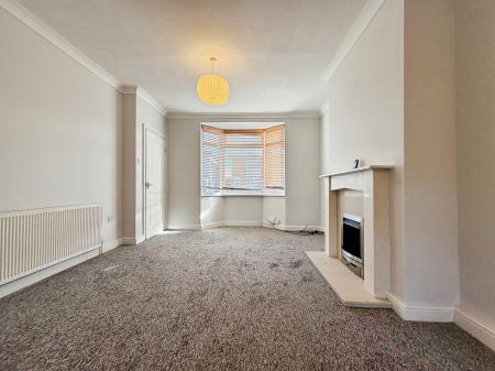 3 bedroom Semi-detached house to let in Downs Crescent, Hull, HU5