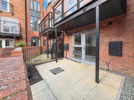 3 bedroom Town house to let in Queen Street, City centre, Hull, HU1