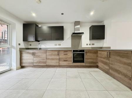 3 bedroom Town house to let in Queen Street, City centre, Hull, HU1