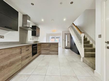 3 bedroom Town house to let in Queen Street, City centre, Hull, HU1