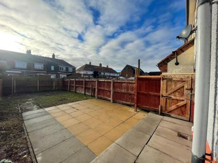 2 bedroom Terraced House to let in 21st Avenue, Hull, HU6