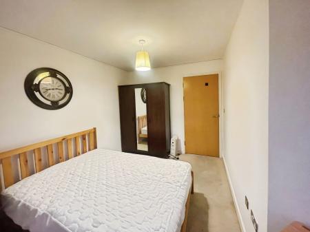 2 bedroom Flat to let in 55 Queens Dock Avenue, City centre, Hull, HU1