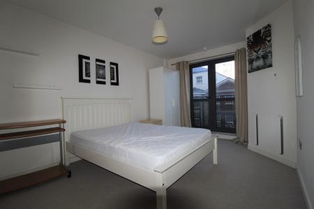 2 bedroom Flat to let in 55 Queens Dock Avenue, City centre, Hull, HU1