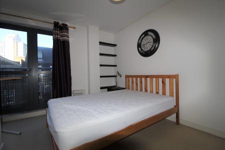 2 bedroom Flat to let in 55 Queens Dock Avenue, City centre, Hull, HU1