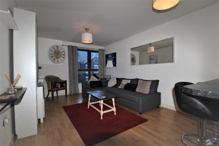 2 bedroom Flat to let in 55 Queens Dock Avenue, City centre, Hull, HU1