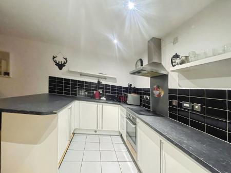 2 bedroom Flat to let in 55 Queens Dock Avenue, City centre, Hull, HU1