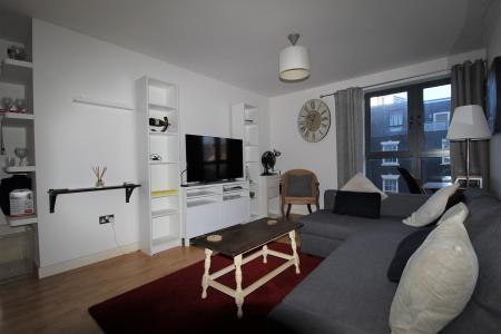 2 bedroom Flat to let in 55 Queens Dock Avenue, City centre, Hull, HU1