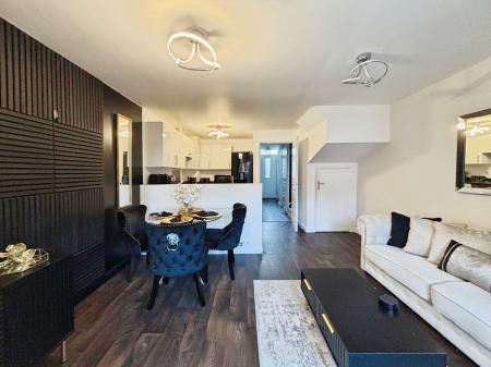 4 bedroom Semi-detached house for sale in Primrose Way, Hull, HU7