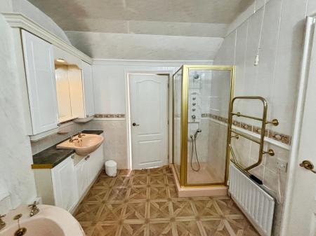 2 bedroom Semi-detached house for sale in Bristol Road, Hull, HU5