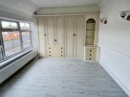 2 bedroom Semi-detached house for sale in Bristol Road, Hull, HU5