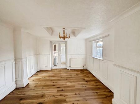 2 bedroom Semi-detached house for sale in Bristol Road, Hull, HU5