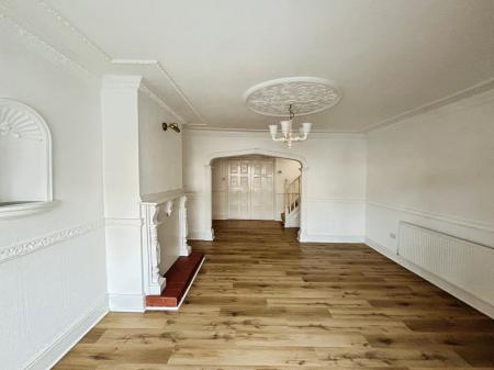 2 bedroom Semi-detached house for sale in Bristol Road, Hull, HU5