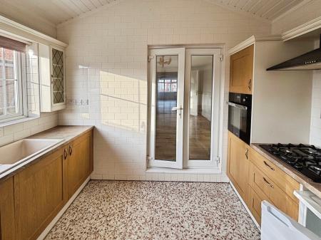 2 bedroom Semi-detached house for sale in Bristol Road, Hull, HU5