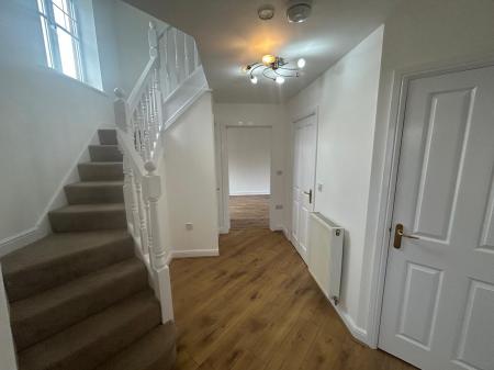 3 bedroom Semi-detached house to let in Hainsworth Park, Hull, HU6