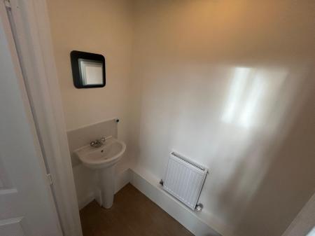 3 bedroom Semi-detached house to let in Hainsworth Park, Hull, HU6