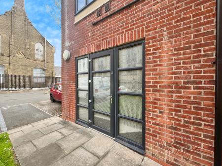 1 bedroom Ground floor flat for sale in Crook Street, Bolton, BL3