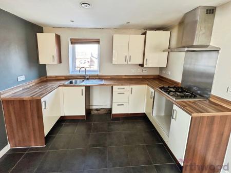2 bedroom Flat for sale in Dean Lane, Failsworth, Manchester, M40