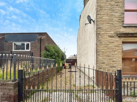 3 bedroom Semi-detached house for sale in Lee Lane, Horwich, Bolton, BL6