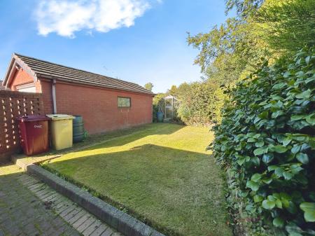2 bedroom Bungalow for sale in Oakleigh Avenue, Bolton, BL3