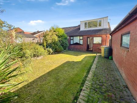 2 bedroom Bungalow for sale in Oakleigh Avenue, Bolton, BL3