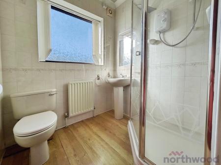 2 bedroom Bungalow for sale in Oakleigh Avenue, Bolton, BL3