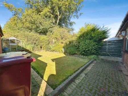 2 bedroom Bungalow for sale in Oakleigh Avenue, Bolton, BL3