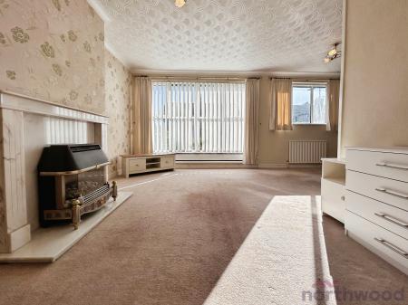 2 bedroom Bungalow for sale in Oakleigh Avenue, Bolton, BL3
