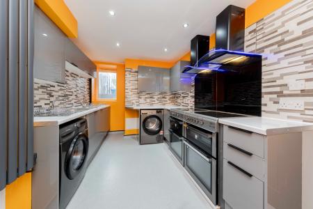 8 bedroom House share to let in Oldham Road, Failsworth, Manchester, M35