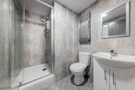 8 bedroom House share to let in Oldham Road, Failsworth, Manchester, M35