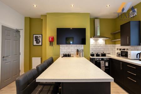 7 bedroom House share to let in Tottington Road, Bury, BL8