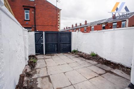 7 bedroom House share to let in Tottington Road, Bury, BL8