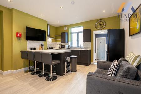 7 bedroom House share to let in Tottington Road, Bury, BL8