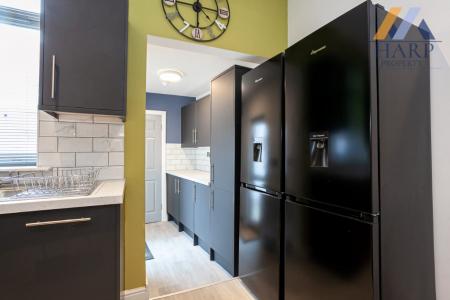 7 bedroom House share to let in Tottington Road, Bury, BL8