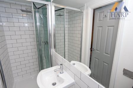 7 bedroom House share to let in Tottington Road, Bury, BL8